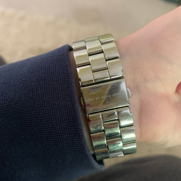 Marc Jacobs Silver Watch. Never worn perfect condition and original packaging - Picture 3 of 3